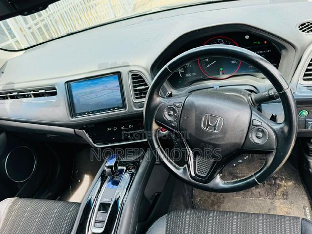 Gray Honda Vezel 2017 - Quality Used Compact SUV