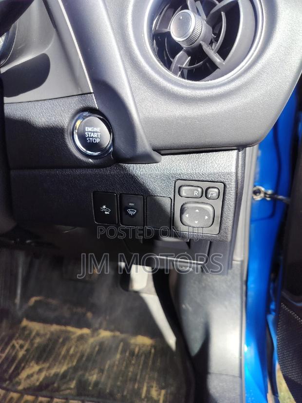 Toyota Auris 2017 Blue