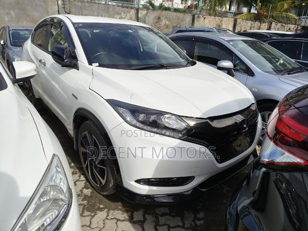 2018 Honda Vezel 1.5 Hybrid 4WD White - Impeccable Condition