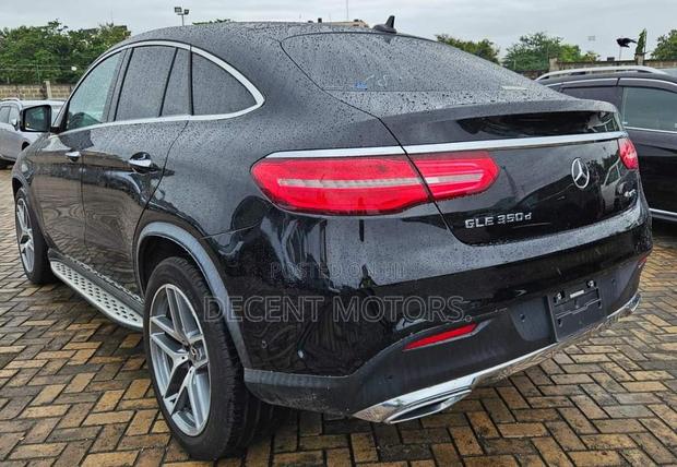 2018 Mercedes-Benz GLE 350d 4MATIC in Black - Premium GLE-Class