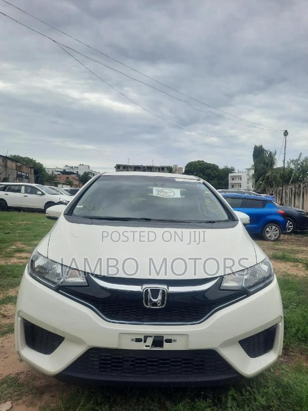 2017 Honda Fit LX White - Quality Compact Vehicle