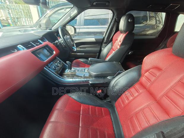 Black 2018 Land Rover Range Rover Sport HSE Td6 - Powerful and Stylish Off-Roader
