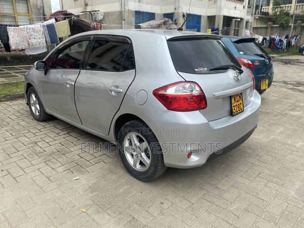 Toyota Auris 2011 Silver