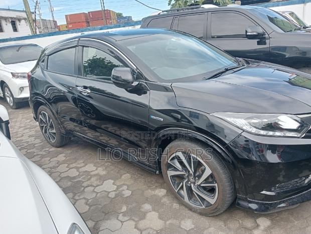 New Black Honda Vezel 2018: Compact SUV with Elegance