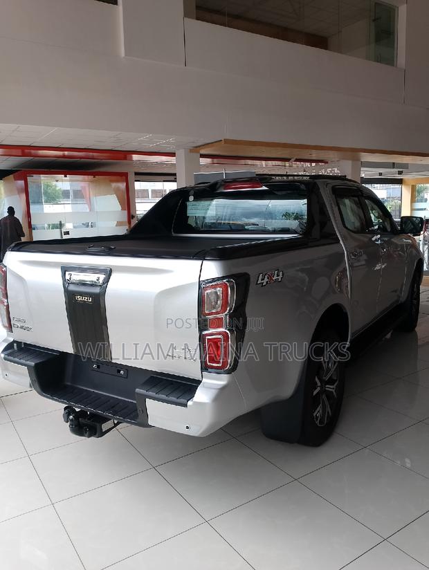 New Isuzu D-MAX 2024 Silver