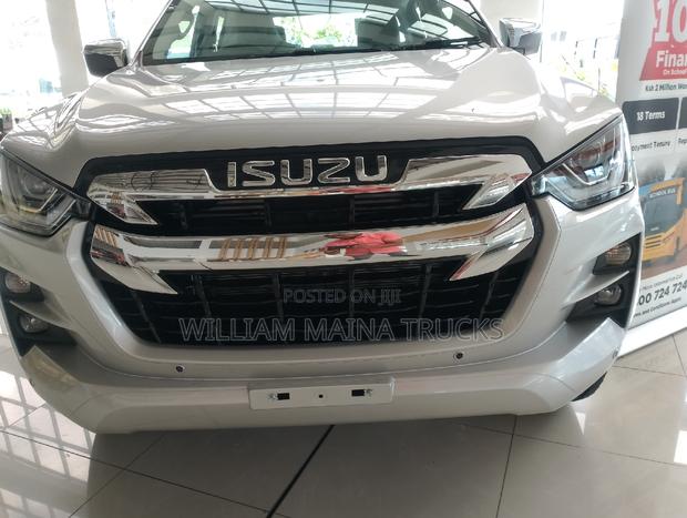 New Isuzu D-MAX 2024 Silver