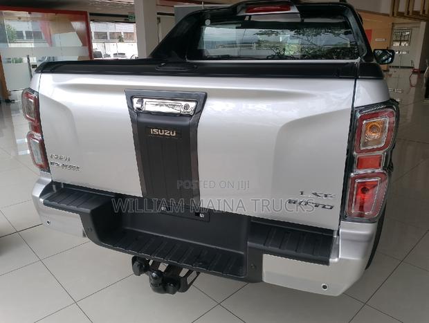 New Isuzu D-MAX 2024 Silver