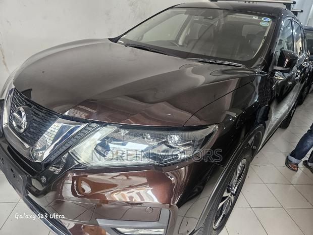 Brown Nissan X-Trail 2018 - Affordable Pre-Owned SUV