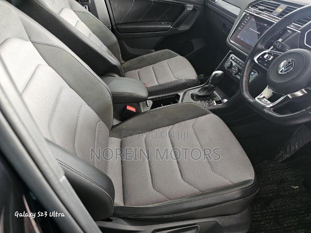 2018 Volkswagen Tiguan Black: Sleek and Capable SUV for Your Drive