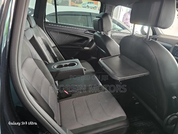 2018 Volkswagen Tiguan Black: Sleek and Capable SUV for Your Drive