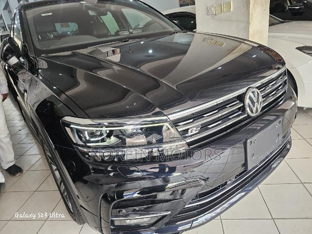2018 Volkswagen Tiguan Black: Sleek and Capable SUV for Your Drive