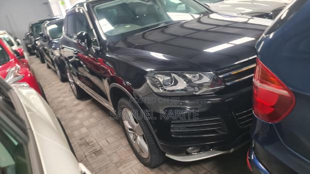 Volkswagen Touareg Black 2017 - Sophisticated and Sporty