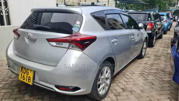 Affordable 2015 Toyota Auris Silver: Compact Sedan with Class