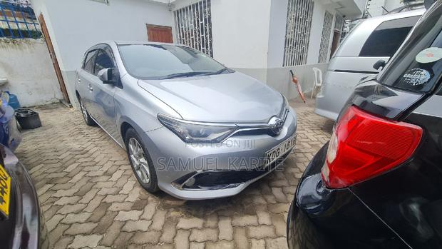 Affordable 2015 Toyota Auris Silver: Compact Sedan with Class