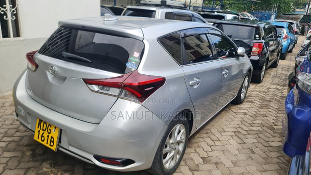Affordable 2015 Toyota Auris Silver: Compact Sedan with Class