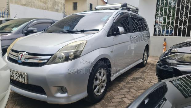 2011 Toyota ISIS Silver - Stylish, Affordable, and Reliable