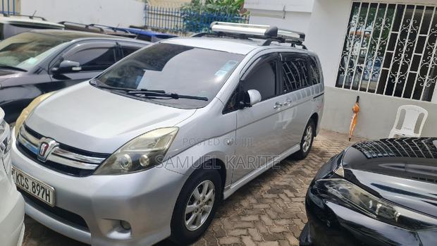 2011 Toyota ISIS Silver - Stylish, Affordable, and Reliable