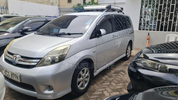 2011 Toyota ISIS Silver - Stylish, Affordable, and Reliable