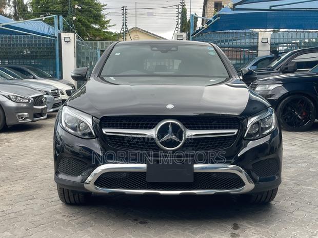 Sleek and Sophisticated 2018 Black Mercedes-Benz GLC-Class
