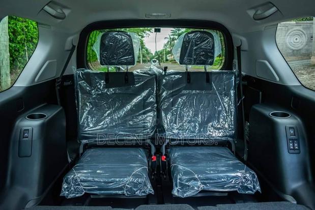 Gray Toyota Land Cruiser Prado 2.8 2018 - High-End
