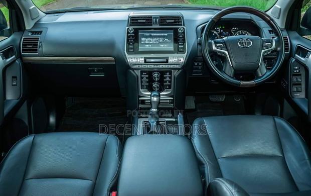 Gray Toyota Land Cruiser Prado 2.8 2018 - High-End