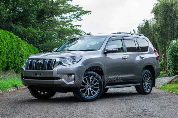 Gray Toyota Land Cruiser Prado 2.8 2018 - High-End