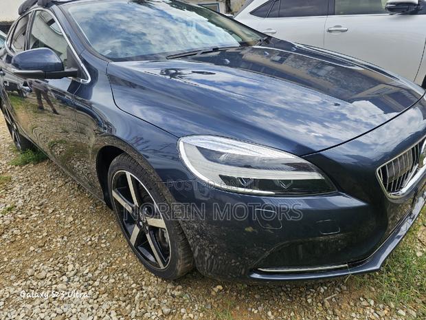 Blue 2017 Volvo V40: Compact and Stylish Hatchback