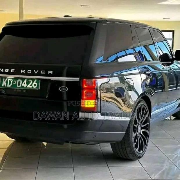 Black 2017 Land Rover Range Rover Vogue - Stylish Off-Roader