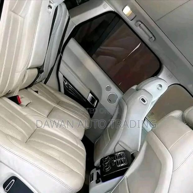 Black 2017 Land Rover Range Rover Vogue - Stylish Off-Roader