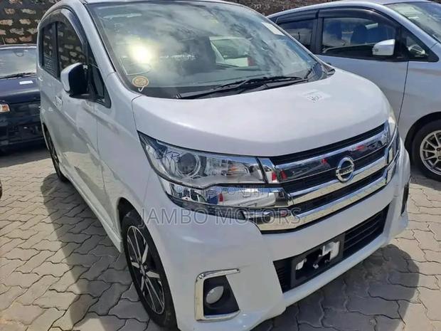 2017 Nissan Dayz White: The Perfect Compact Crossover for Your Lifestyle