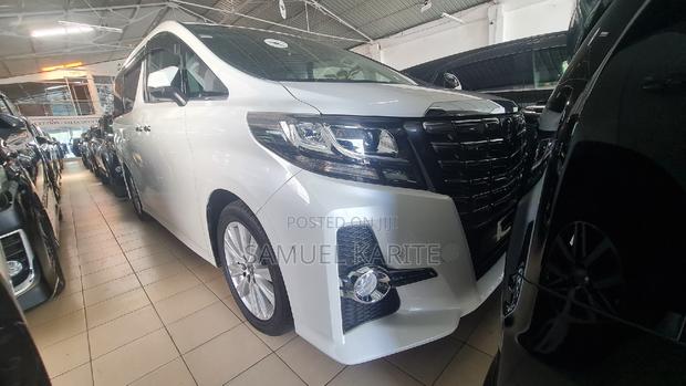 White Toyota Alphard 2018 - Sleek MPV Awaits You