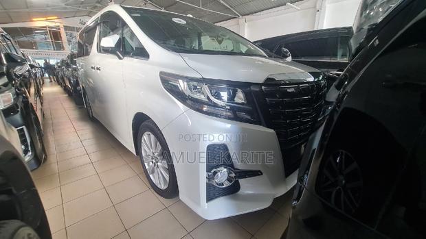 White Toyota Alphard 2018 - Sleek MPV Awaits You