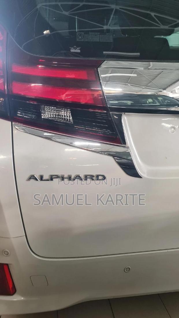 White Toyota Alphard 2018 - Sleek MPV Awaits You