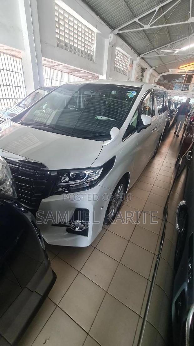 White Toyota Alphard 2018 - Sleek MPV Awaits You