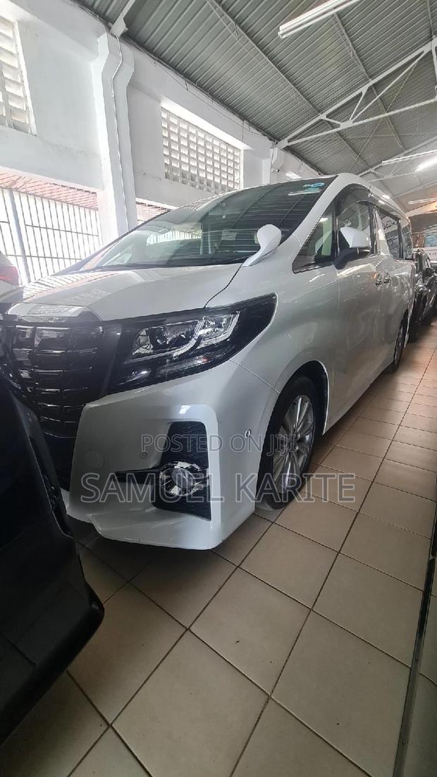 White Toyota Alphard 2018 - Sleek MPV Awaits You
