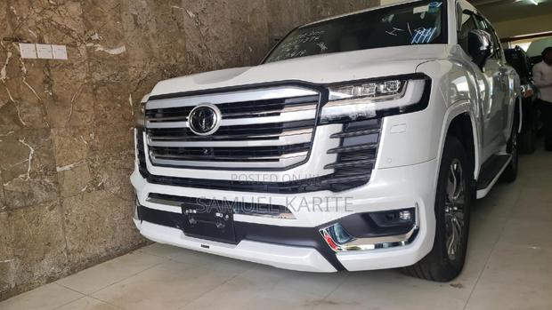 Toyota Land Cruiser 2023 - White Model