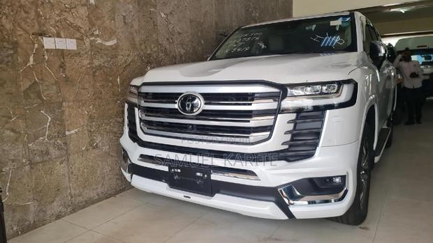 Toyota Land Cruiser 2023 - White Model