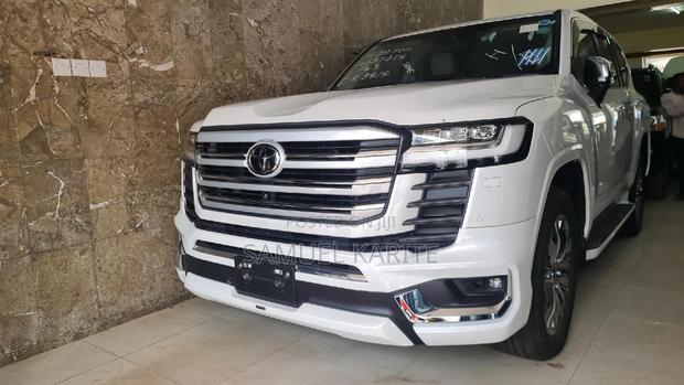 Toyota Land Cruiser 2023 - White Model