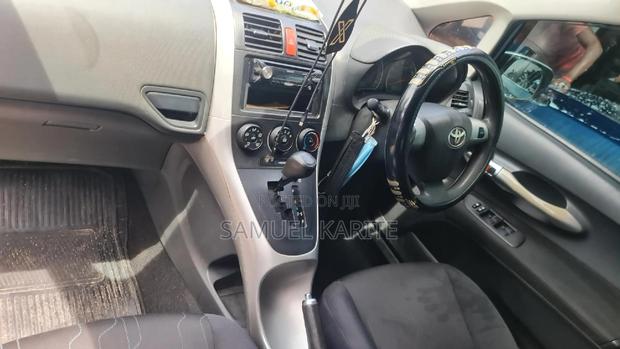 Pre-owned 2010 Toyota Auris Silver: Affordable Luxury