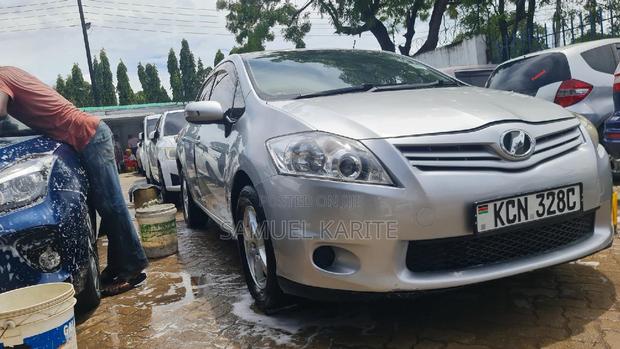 Pre-owned 2010 Toyota Auris Silver: Affordable Luxury