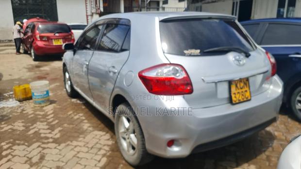Pre-owned 2010 Toyota Auris Silver: Affordable Luxury