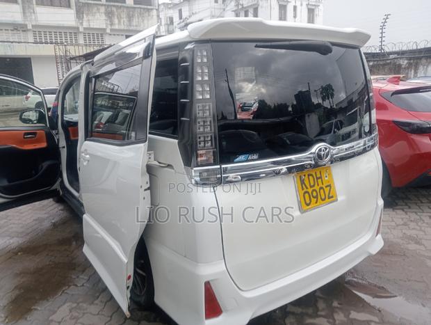 Premium 2014 Toyota Voxy SV in White - High-End MPV Offer