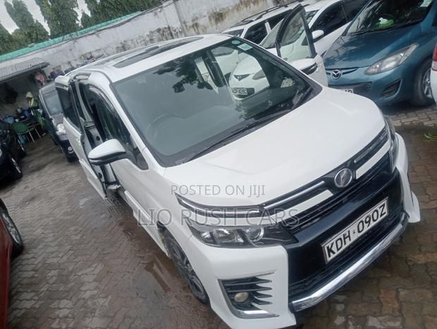 Premium 2014 Toyota Voxy SV in White - High-End MPV Offer