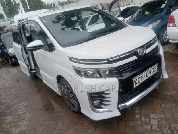 Premium 2014 Toyota Voxy SV in White - High-End MPV Offer