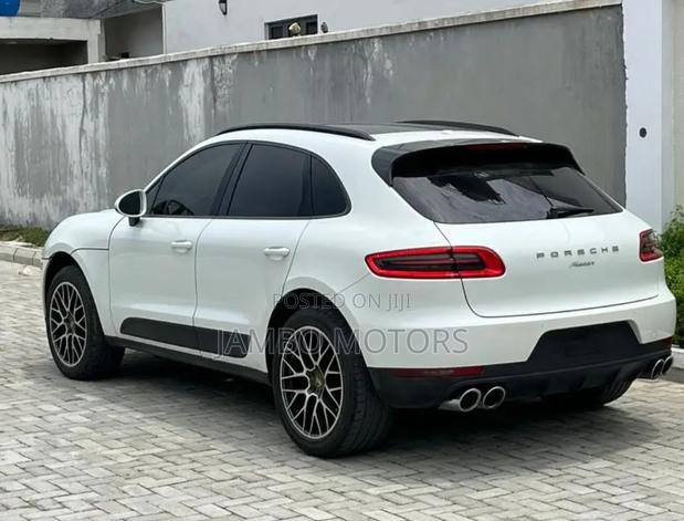 2017 Porsche Cayenne Turbo S AWD - White - Top-Performing SUV