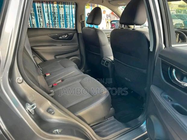 2018 Nissan X-Trail 2.0 Petrol FWD Gray - Pre-owned Excellence