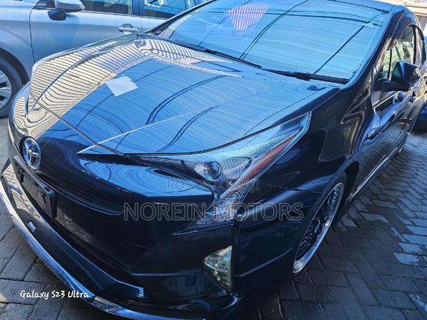 Matt Black Toyota Prius 2018 - Hybrid Driving at Its Best