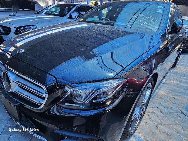 2018 Mercedes-Benz E250 - Matt Black Edition - High-End Sedan
