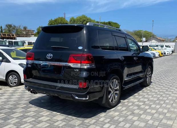 Black Edition 2018 Land Cruiser ZX - Toyota 4.6L V8