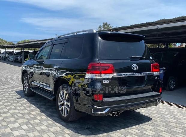 Black Edition 2018 Land Cruiser ZX - Toyota 4.6L V8